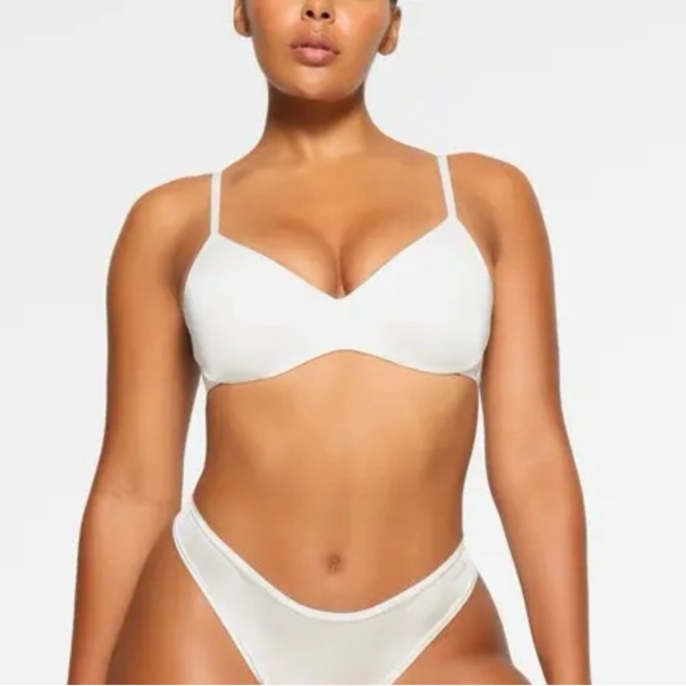 SKIMS body push up bra 34DD